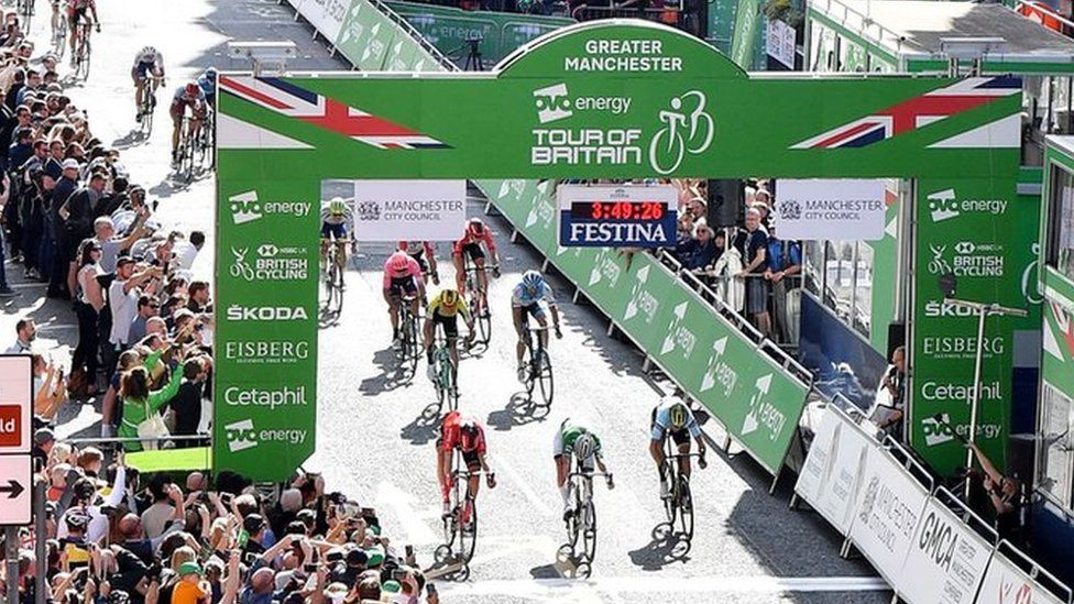 Mathieu van der Poel wins the final stage of the 2019 race on Deansgate