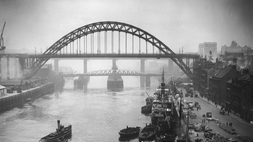 The Tyne bridge in 1928