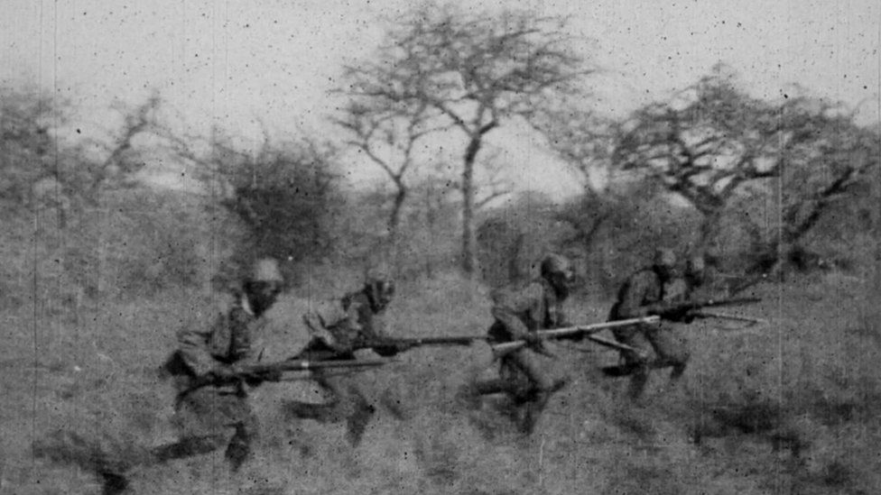 Black and white picture of African soldiers
