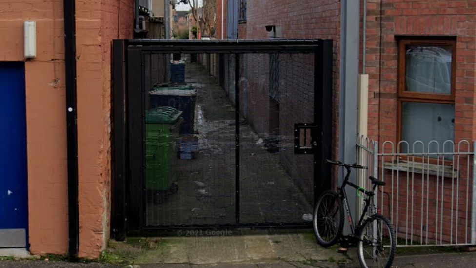 Belfast: 'Budget constraints' mean no extra cash for alley gates - BBC News