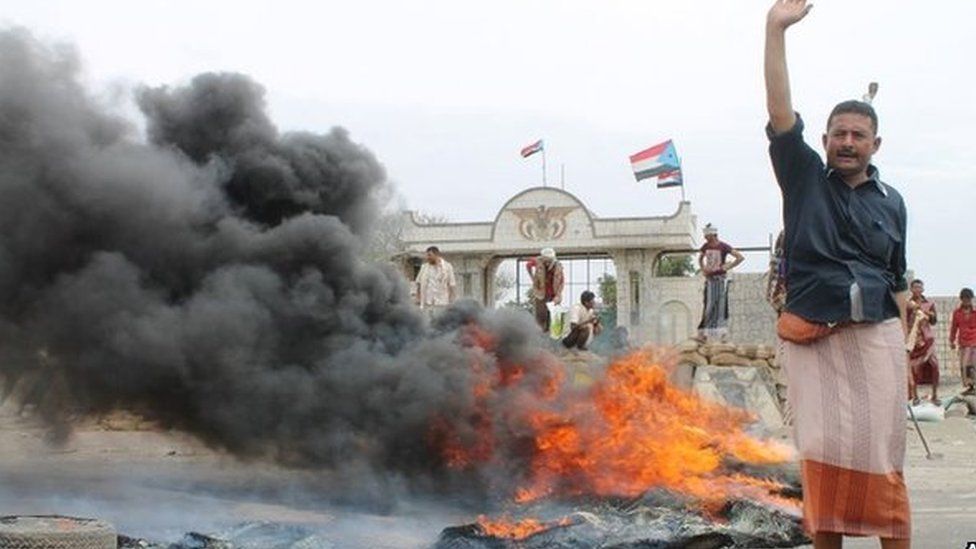 Supporters of renegade General Abdul Hafez al-Saqqaf in Aden (23/03/15)