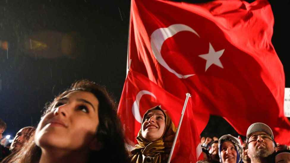 Supporters of Turkish President Tayyip Erdogan celebrate in Istanbul, 16 April