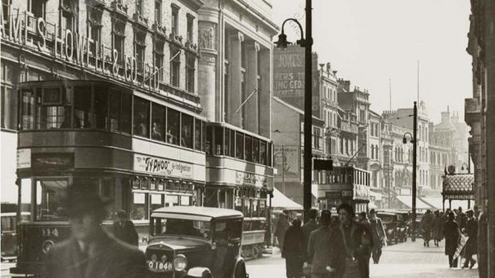 St Mary's Street and Howell's in 1935