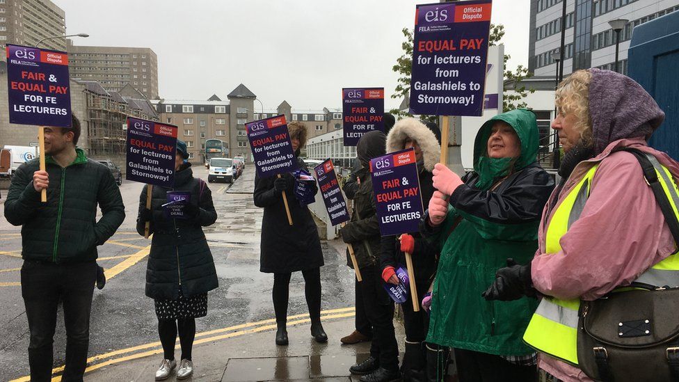 College Lecturers In Scotland Strike Over Pay Bbc News