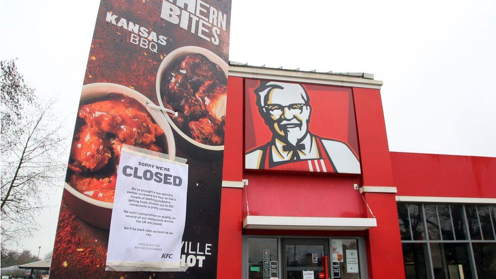 Photo of a closed sign outside a KFC restaurant near Ashford, Kent.