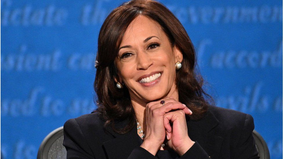 how tall is kamala harris        
        <figure class=