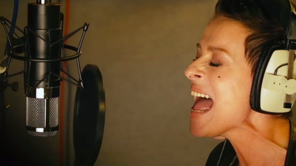 Lisa Stansfield in the studio