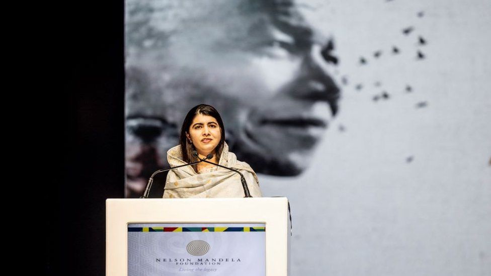 Нобелийн энх тайвны шагналт Малала Юсуфзай 2023 оны 12-р сарын 5-нд Йоханнесбург хотын Йоханнесбургийн театрт Нелсон Манделагийн 21 дэх жилийн лекц уншиж байна. Өмнөд Африкт Пакистаны боловсролын идэвхтэн, Нобелийн энх тайвны шагналт Малалаф Малалафтай хамт Нелсон Мандела таалал төгссөний 10 жилийн ойг тэмдэглэж байна. Нельсон Манделагийн 21 дэх жилийн лекц.