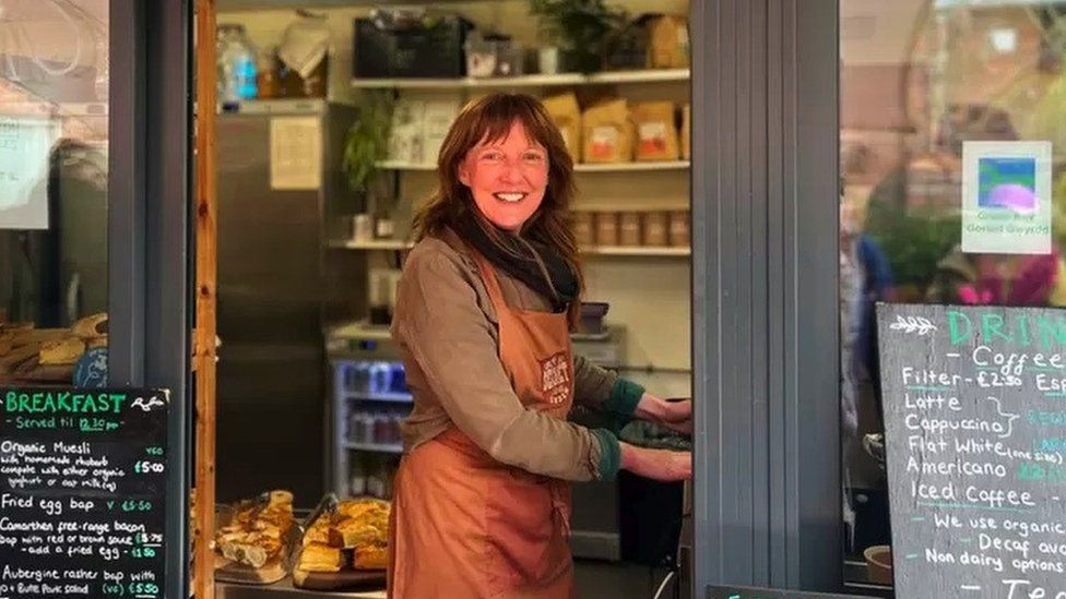 Melissa Boothman working in her cafe