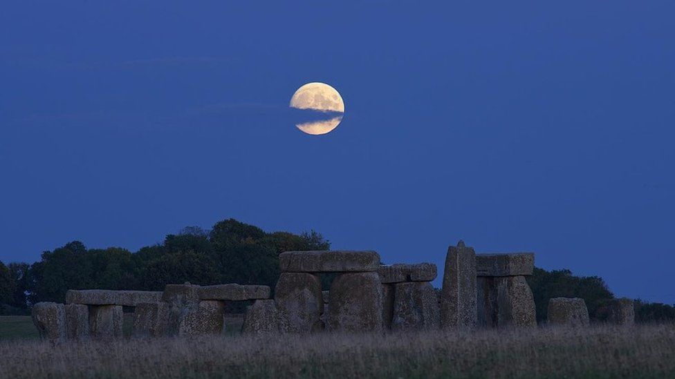 Hunter's Moon Stonehenge