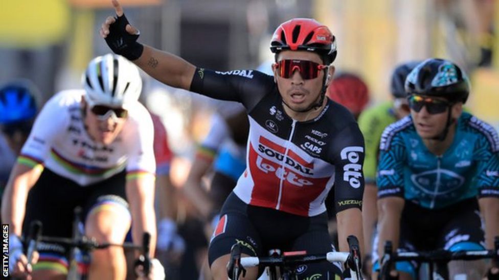 Tour de France: Caleb Ewan wins thrilling sprint in Poitiers - BBC Sport