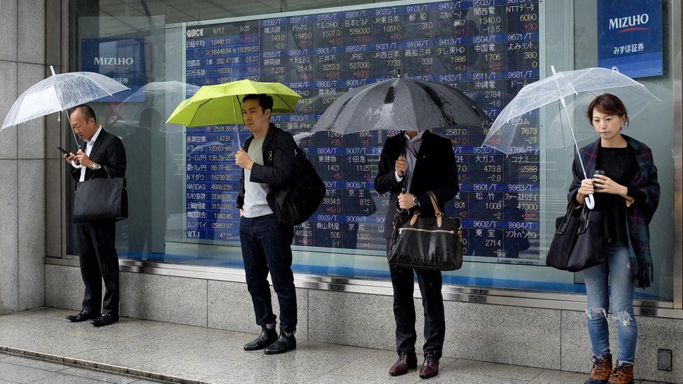 China shares shrug off weak trade data - BBC News