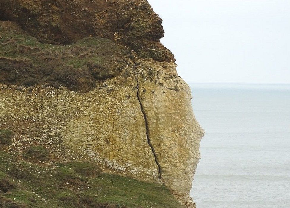 Danger alert over Seaford Head chalk cliff cracks BBC News