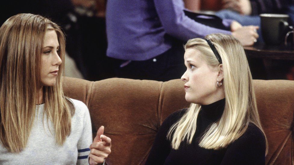 Jennifer Aniston as Rachel joined in this episode of the hit tv series Friends by Reese Witherspoon, who played her sister Jill