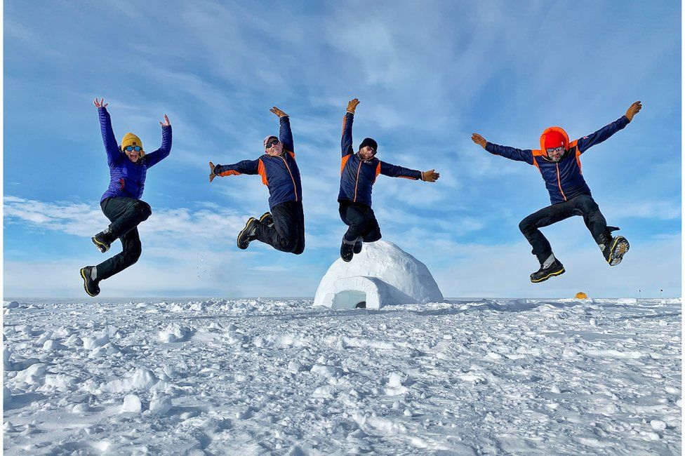 Мы лед. Антарктида бег. Right jumping.