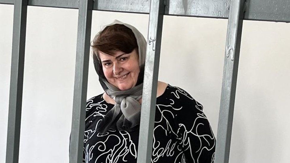 Zarema Musayeva, 53 anni, è stata dichiarata colpevole di frode e aggressione a un agente di polizia