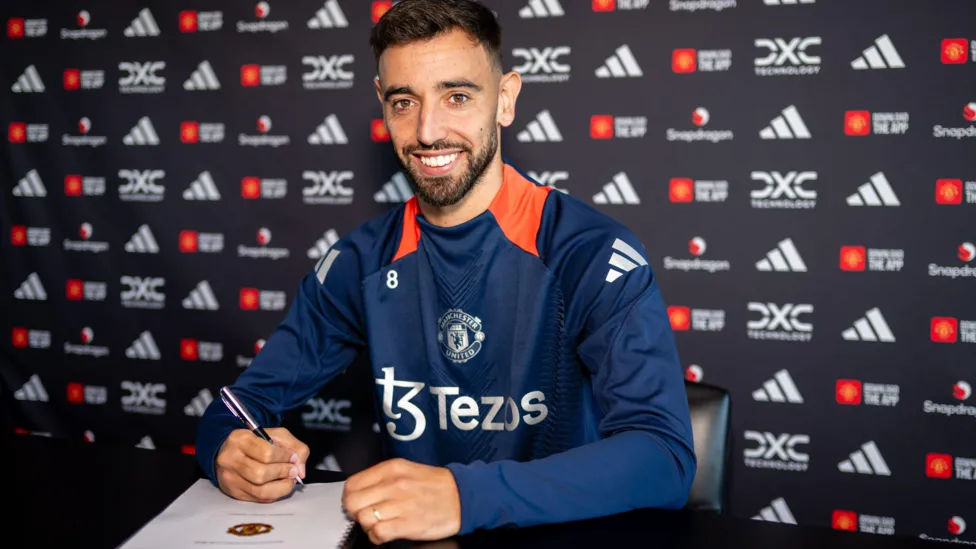 Fernandes Extends Man Utd Stay with New Contract Through June 2027.