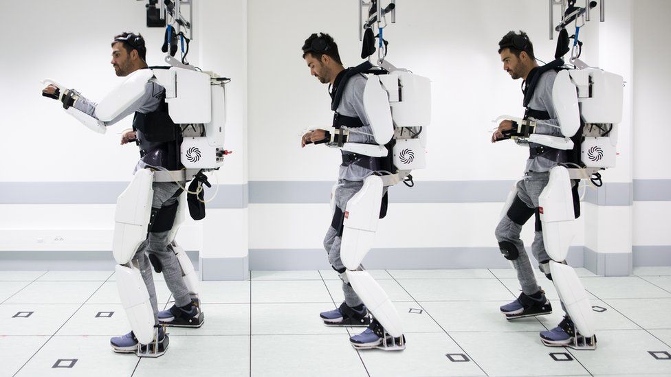 El innovador exoesqueleto que ayudó a un hombre paralítico a mover sus 4 extremidades _109093441_clinatec_juliettetreillet