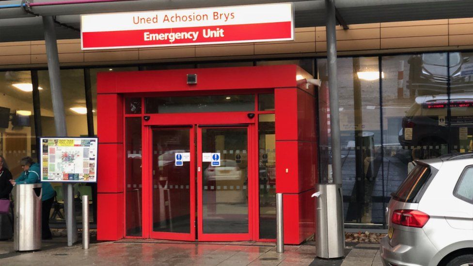 Sepsis inquest Glangwili Hospital failures 'cost dad his dignity