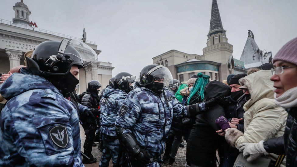 Police and protesters clash in Moscow, 23 January
