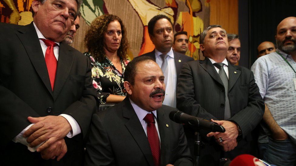 Waldir Maranhao at a press conference, surrounded by people. May 9, 2016.