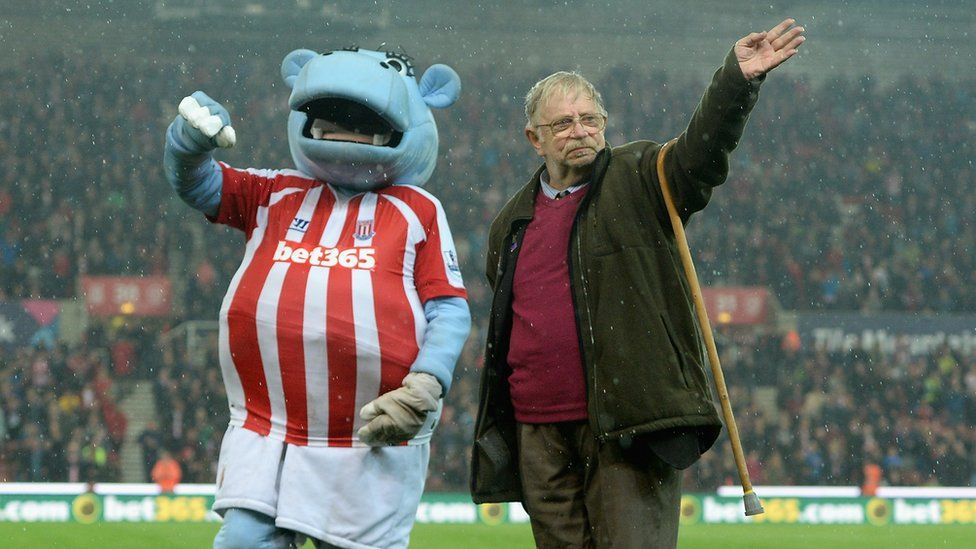 Baldwin with the Stoke City FC mascot before a game in 2014
