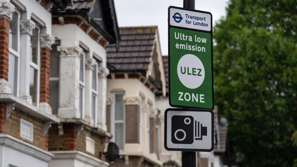 Ulez: 171 reports of vandalised cameras logged by Met Police in two weeks -  BBC News