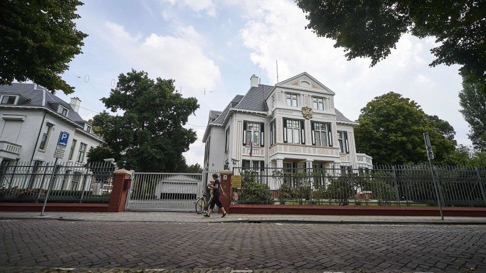 Image shows the Russian embassy in The Hague