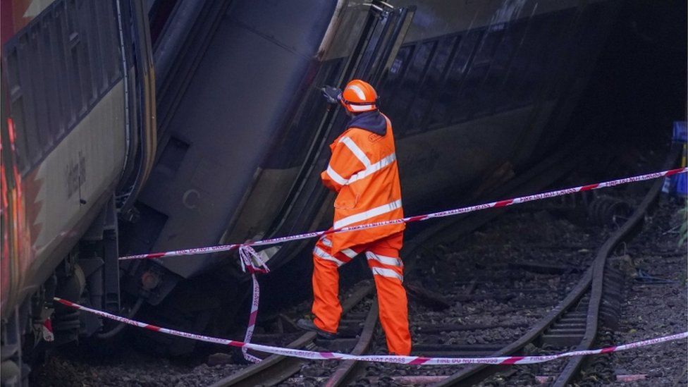 Officials investigate train derailment