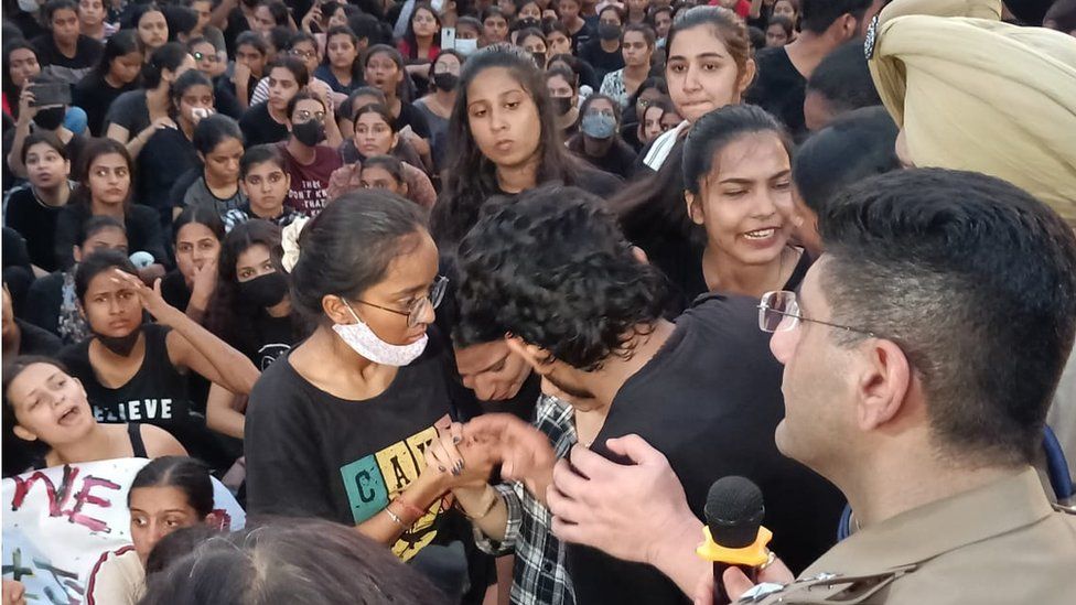 Police talk to protesting students