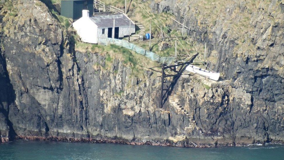 Carrick-a-Rede cottage