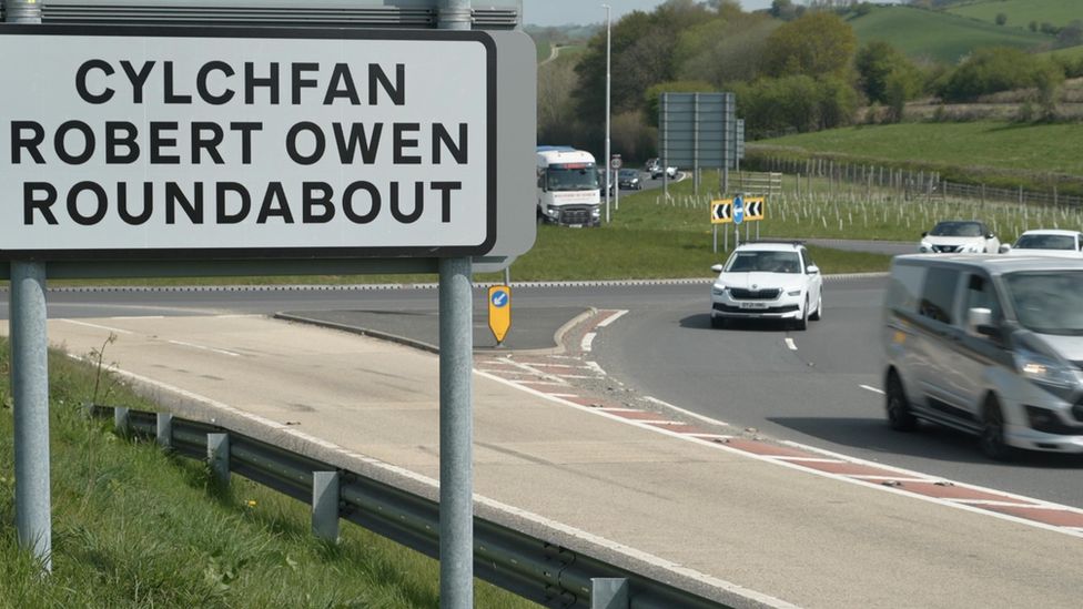 Road sign of the Robert Owen roundabout