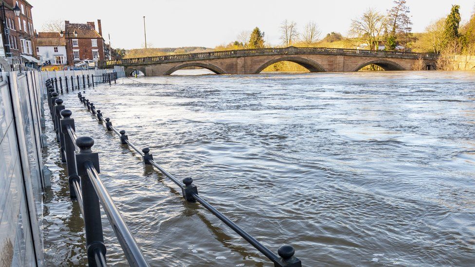Bewdley flooded by bridge