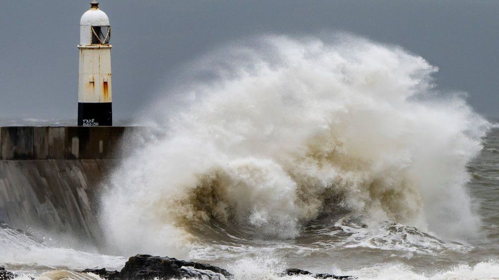 Storm Antoni: Strong winds and heavy rain set to clear - BBC News