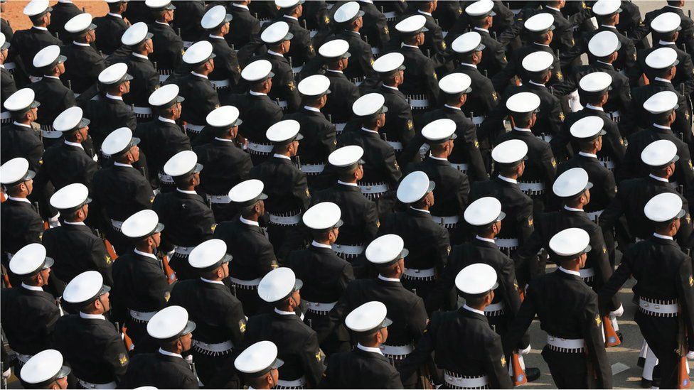 Марширующий контингент береговой охраны Индии марширует во время празднования 71-й годовщины Республики в Нью-Дели, Индия, 26 января 2020 г.