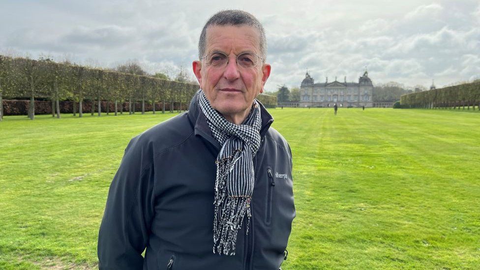 Sir Antony Gormley 'relies on the inspiration of Norfolk' - BBC News