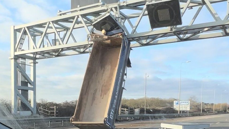 The truck resting against the gantry