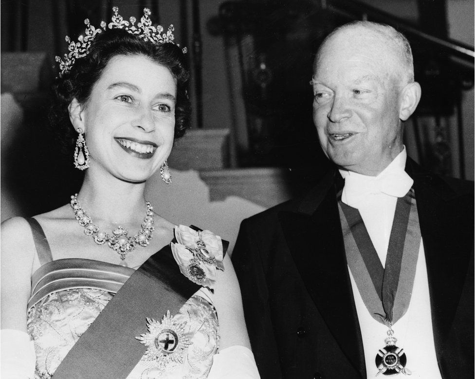 20th October 1957: Queen Elizabeth II with US president Dwight D Eisenhower at a White House State banquet
