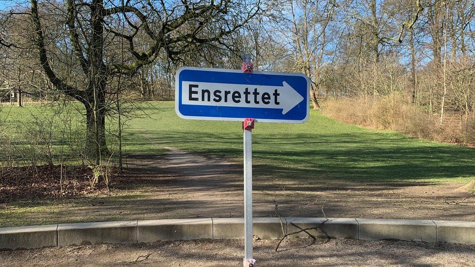 Sign in park, Frederiksberg