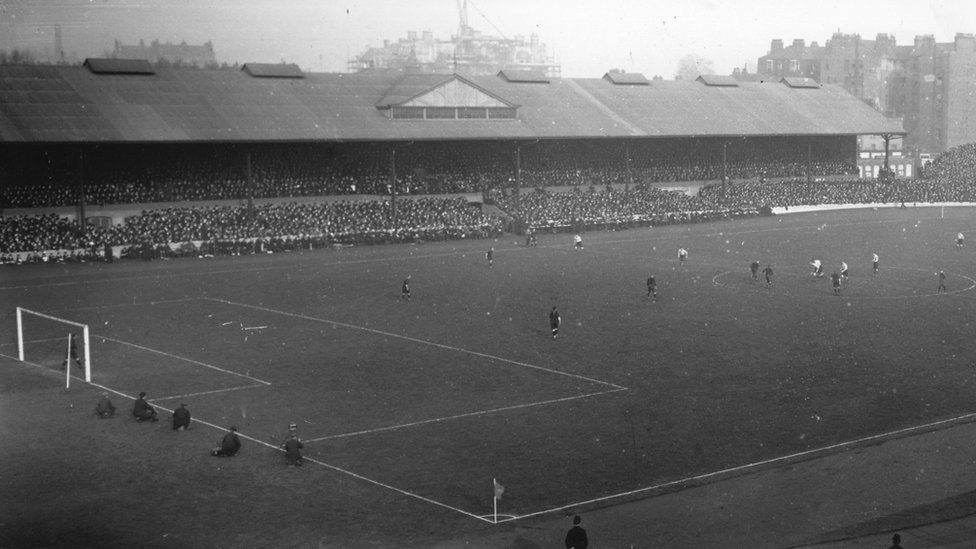 A general view of a match in progress at Chelsea's Stamford Bridge in 1919