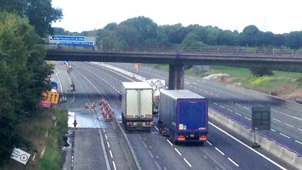 Cheshire tanker crash: M6 closed after 'major incident' - BBC News