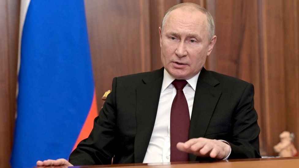 Ukraine crisis: Vladimir Putin address fact-checked - BBC News