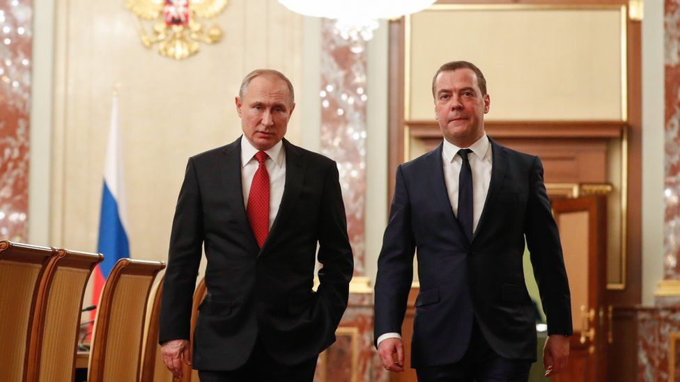 Russian President Vladimir Putin (L) and PM Dmitry Medvedev walking before a meeting with cabinet members