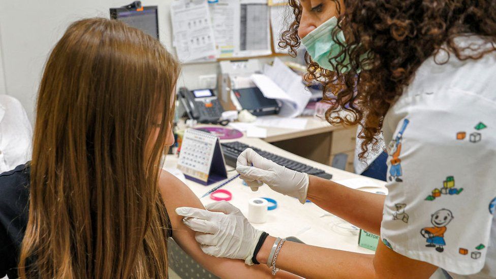 Teenage girl receives Covid jab
