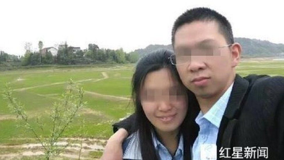 A picture of the husband and wife that has been circulating on Weibo