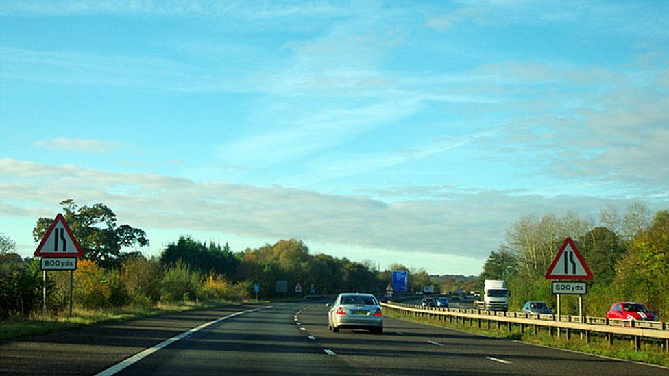 Three police cars damaged in high-speed chase on M27 - BBC News