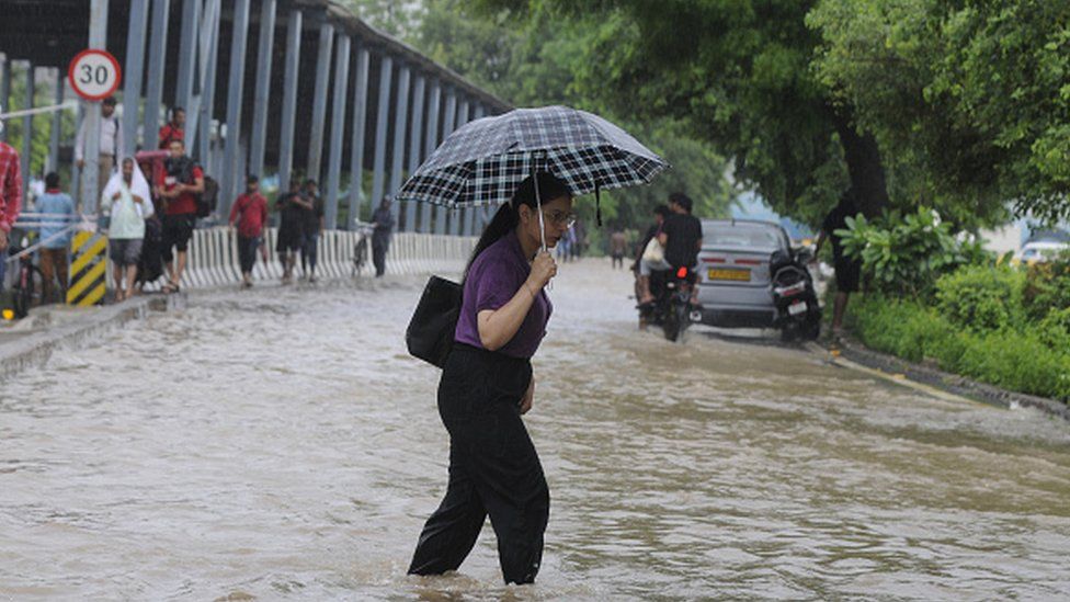 Flood warning in Delhi as rains batter north India - BBC News