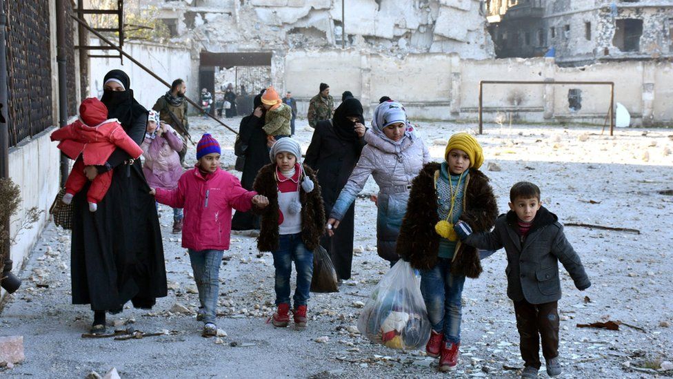 People carrying their belonging and leaving eastern districts of Aleppo, Syria (7 December 2016)