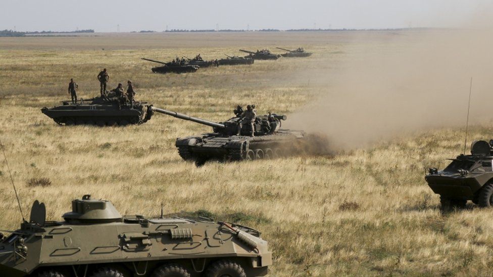 Ukrainian tanks at the Crimea border