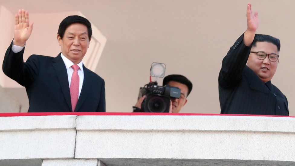 Kuzey Kore lideri Kim Jong-un da töreni izledi